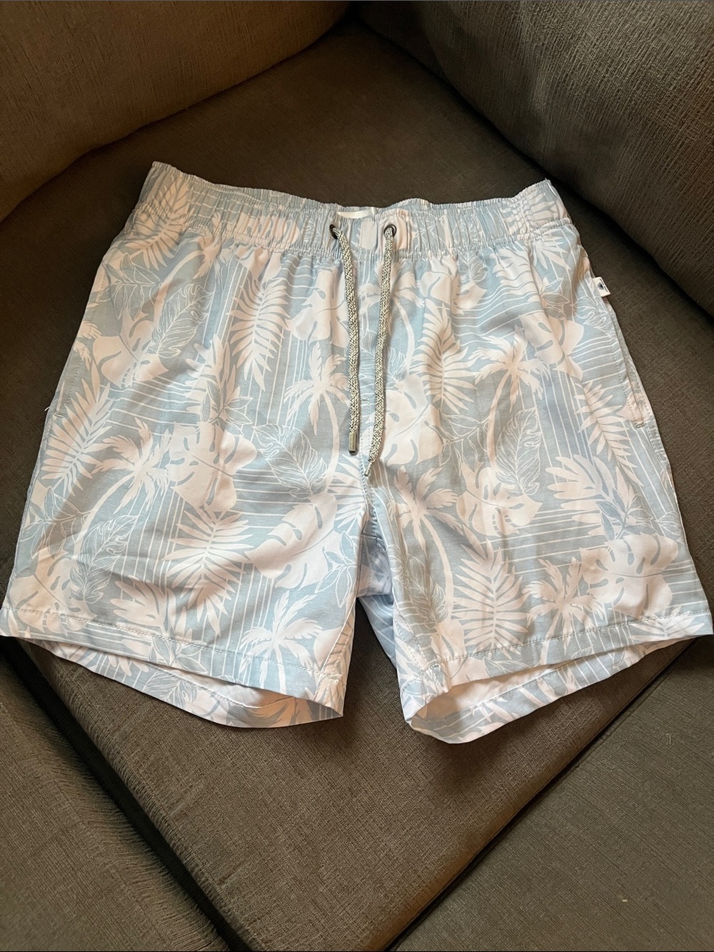 Vintage Summer Mens Volley Swim trunks Sz Small Tropical print light blue white